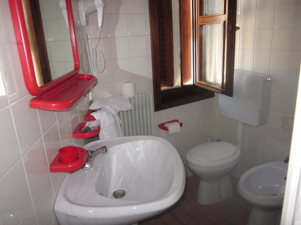 Albergo Leon Bianco Moggio Udinese Номер фото