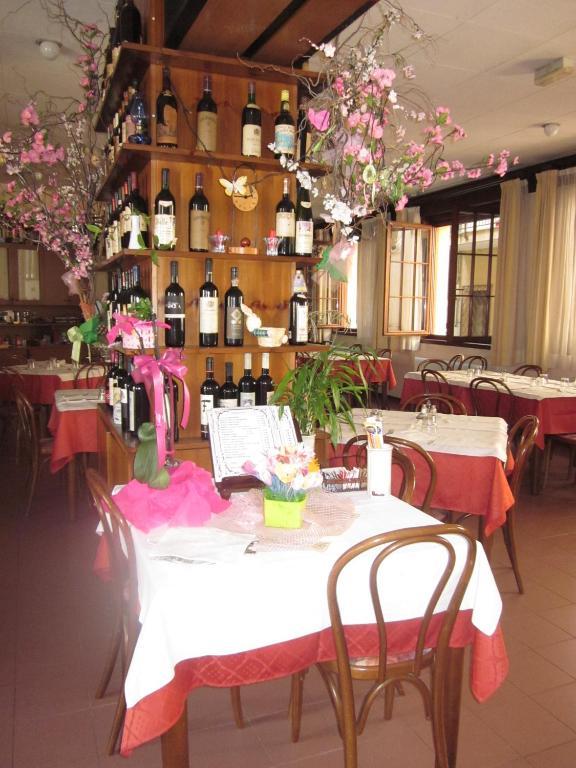 Albergo Leon Bianco Moggio Udinese Экстерьер фото