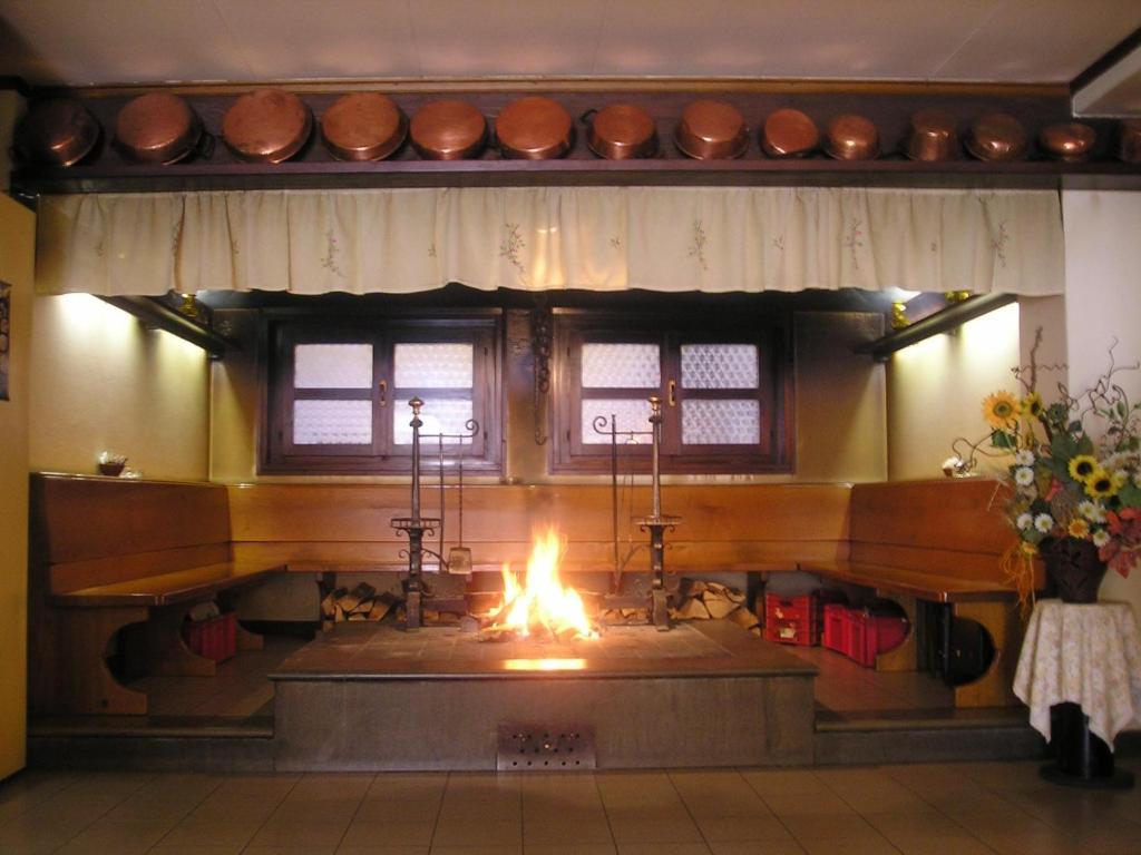 Albergo Leon Bianco Moggio Udinese Экстерьер фото